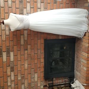 NWT Adrianna Papell wedding dress. Never worn.